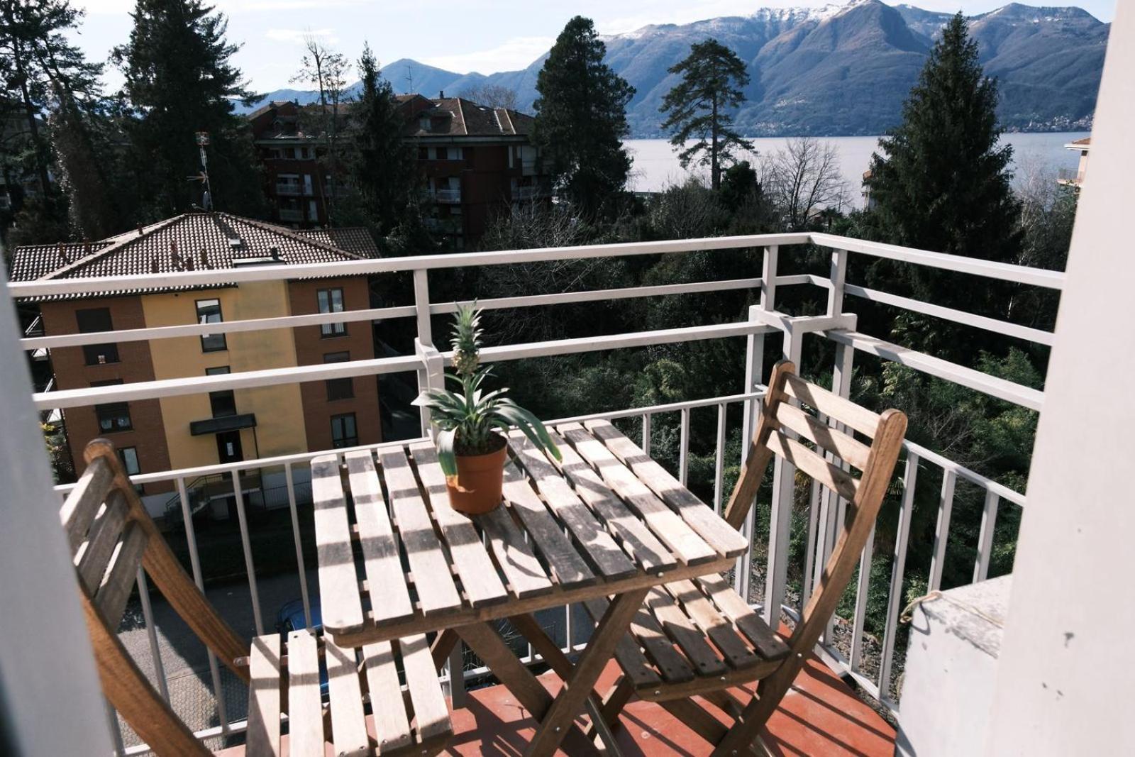 Studio With Lake And Montains Views Free Parking Luino Eksteriør billede
